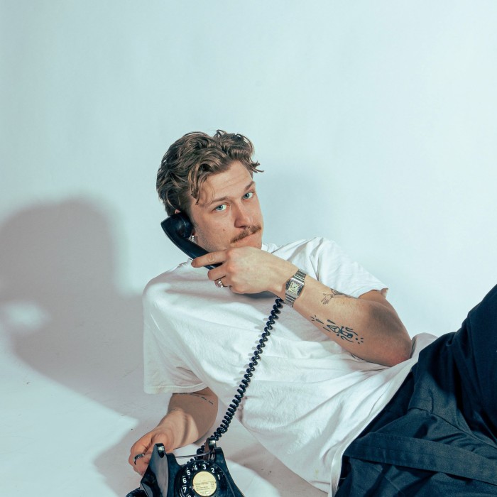 DIMENSION3MILLE w/ Unterschrift